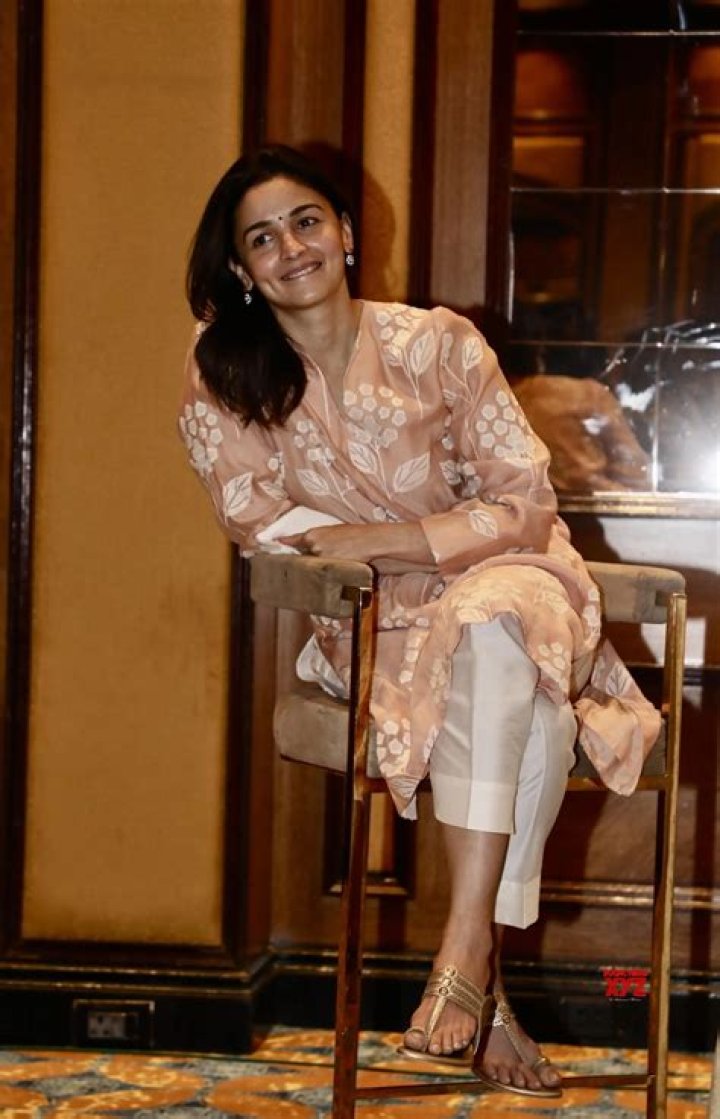 Alia Bhatt Height in Feet: The Rising Star&rsquo;s Journey Beyond Measurements