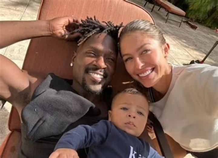Antonio Brown Posts Alleged Messages From Cydney Moreau Asking Him to Help Pay Rent