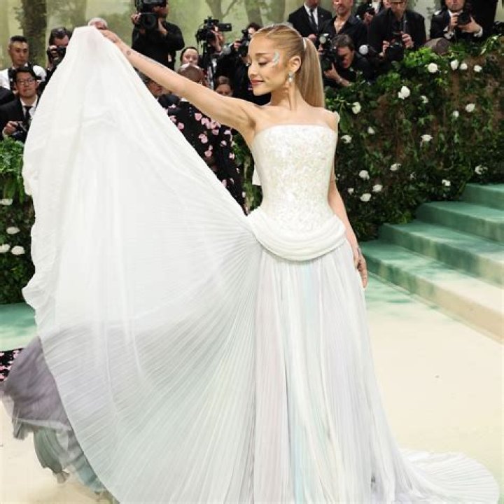Ariana Grande 2025 Cancer: Unveiling the Truth Behind the Headlines