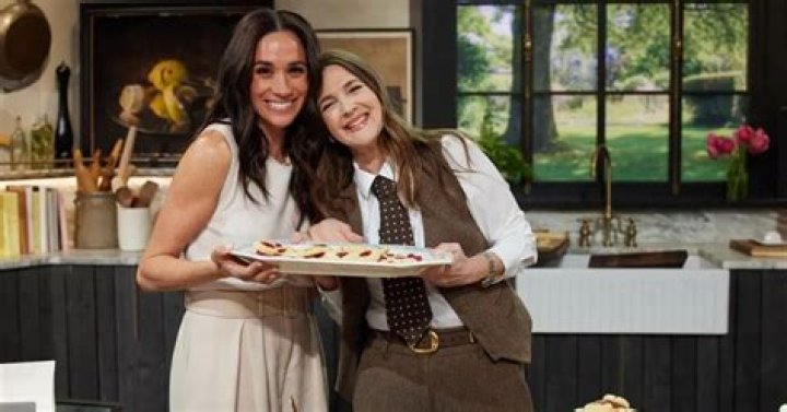 Body Language Expert Reveals What Meghan Markle Really Felt About Clingy Drew Barrymore: "Her Hand..."
