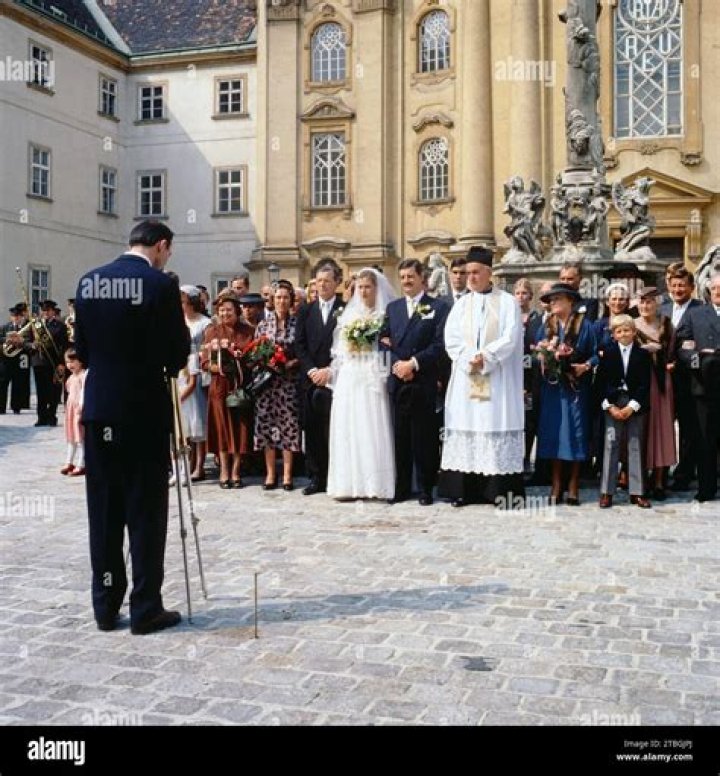 Brigitte Macron Wedding Pictures: A Closer Look at Love, Style, and History