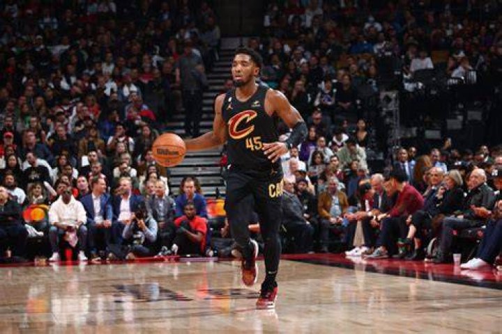 Donovan Mitchell: The Rising Star Redefining Modern Basketball