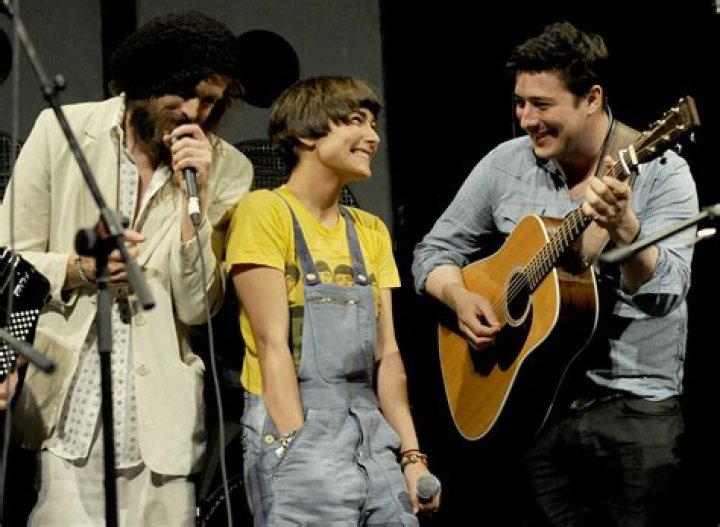 Edward Sharpe and the Magnetic Zeros Members: A Comprehensive Look at the Band and Its Talented Artists