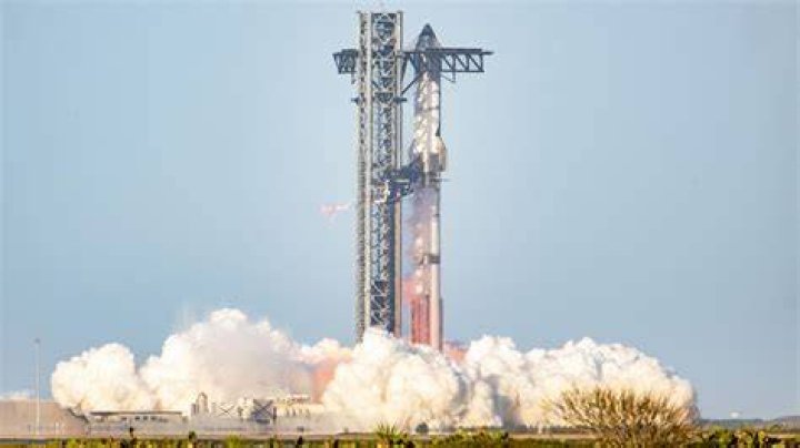 Elon Musk Says First SpaceX Mission to Mars Will Launch Next Year