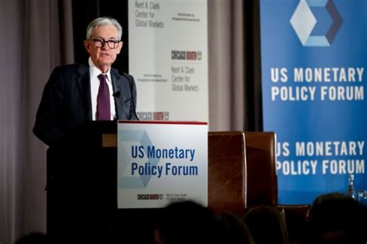 Fed Dims Economic Outlook, Citing Uncertainty Over Tariffs