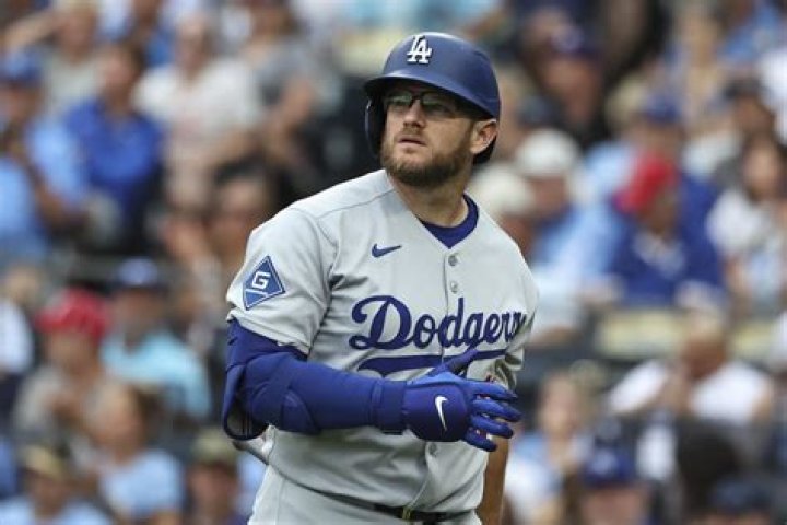Former Lions QB Rodney Peete Steals Foul Ball, Stares Down Max Muncy During Dodgers' Tokyo Series Win