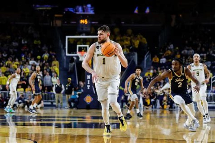 Hunter Dickinson: The Rising Star of College Basketball