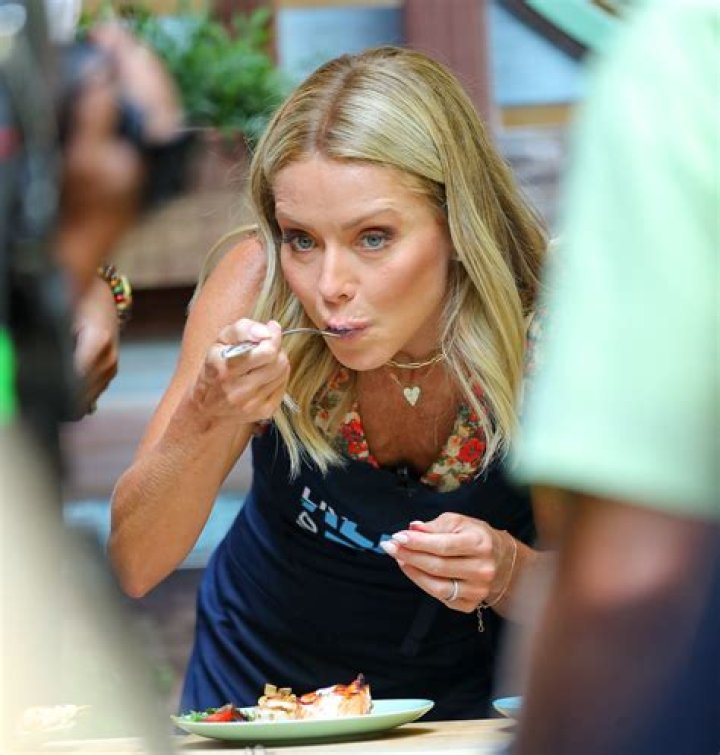 Is Kelly Ripa Anorexic? Separating Facts from Fiction