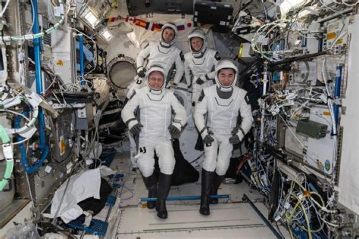 NASA Astronauts Return SpaceX Dragon: The Epic Journey Back Home