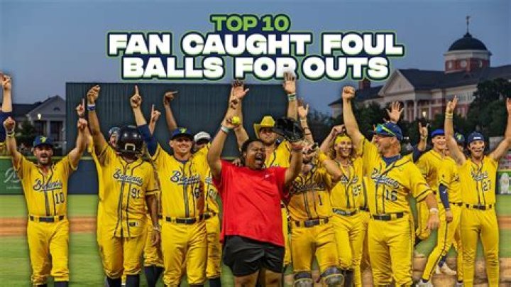 No Flag on This Foul Ball Caught by Former QB Peete in Tokyo Series
