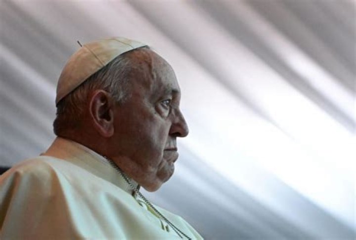 Pope Francis: War is absurd. Let's disarm the Earth