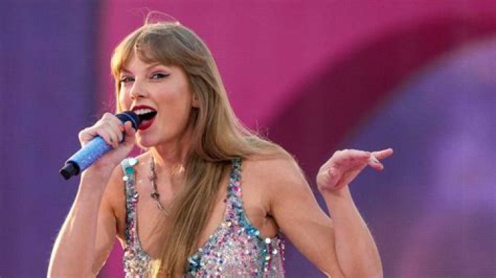 Taylor Swift Compared To Jerry Jones in Music Icon's Hot Take