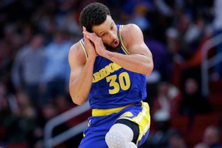 Warriors' Stephen Curry sits out game against the Bucks due to 'mental and emotional fatigue'